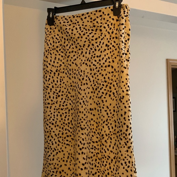 Cupcakes and cashmere cheetah skirt - Picture 2 of 3